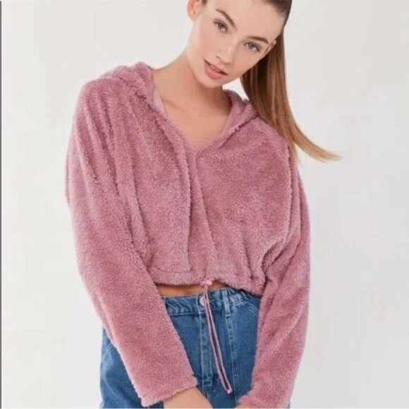 NEW Urban Outfitters UO Pink Fluffy Cropped Hoodie NWT Size Large Rose Pink - Picture 1 of 8